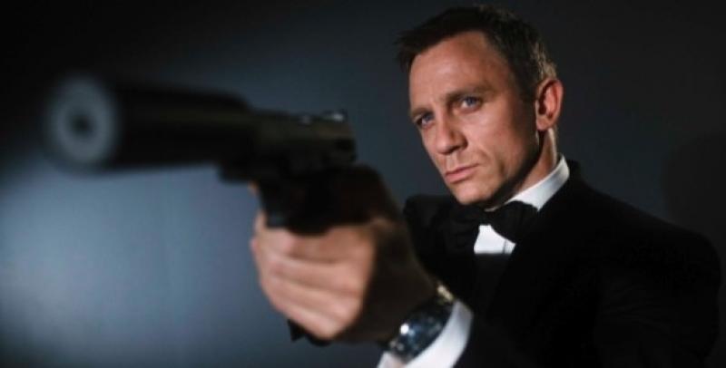 DANIEL CRAIG