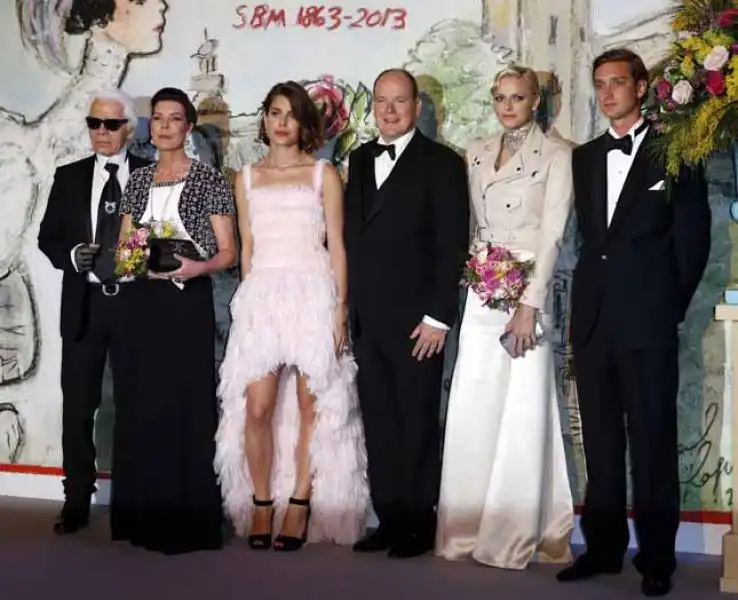 LA FAMIGLIA REALE DI MONACO CON KARL LAGERFELD FOTO DA OGGI 