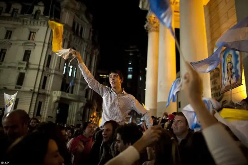 LA FESTA A BUENOS AIRES PER LELEZIONE DI PAPA FRANCESCO 