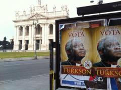 MANIFESTO ELETTORALE DI PETER TURKSON A PIAZZA SAN GIOVANNI A ROMA