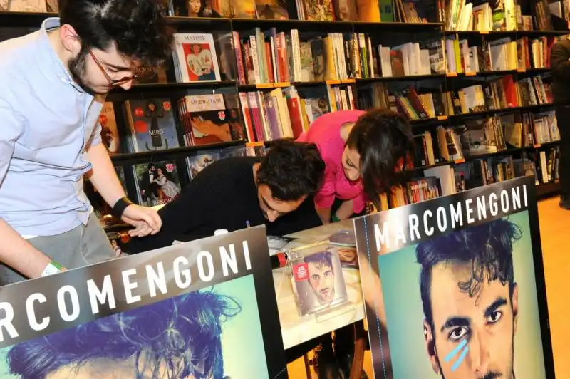 Mengoni autografa 