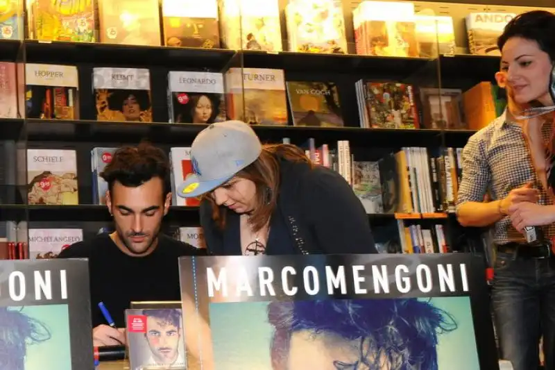 Mengoni autografa 