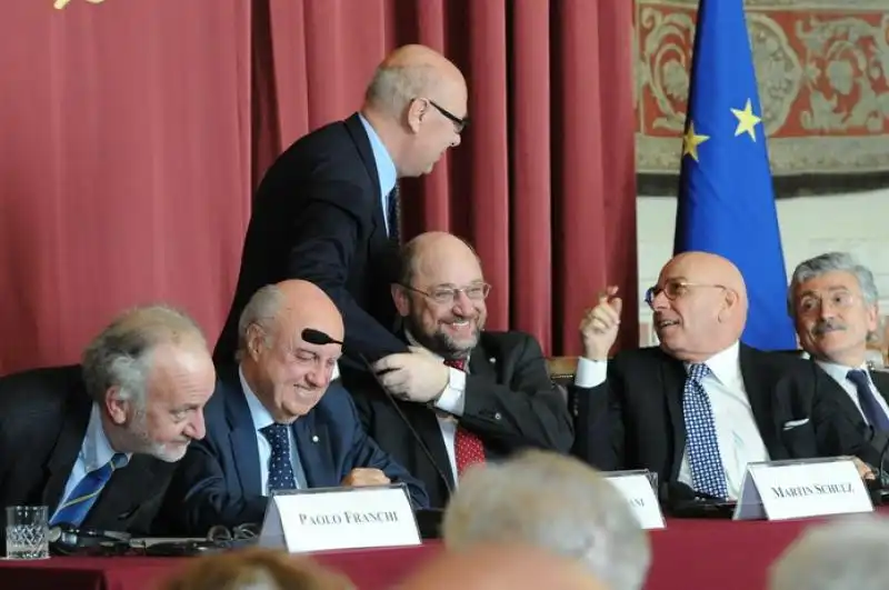 Paolo Mieli saluta Martin Schulz 