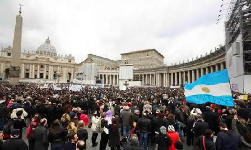 SAN PIETRO IL PRIMO ANGELUS DI PAPA FRANCESCO full 