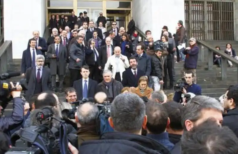 PROTESTA PARLAMENTARI PDL DAVANTI AL TRIBUNALE DI MILANO FOTO LAPRESSE jpeg