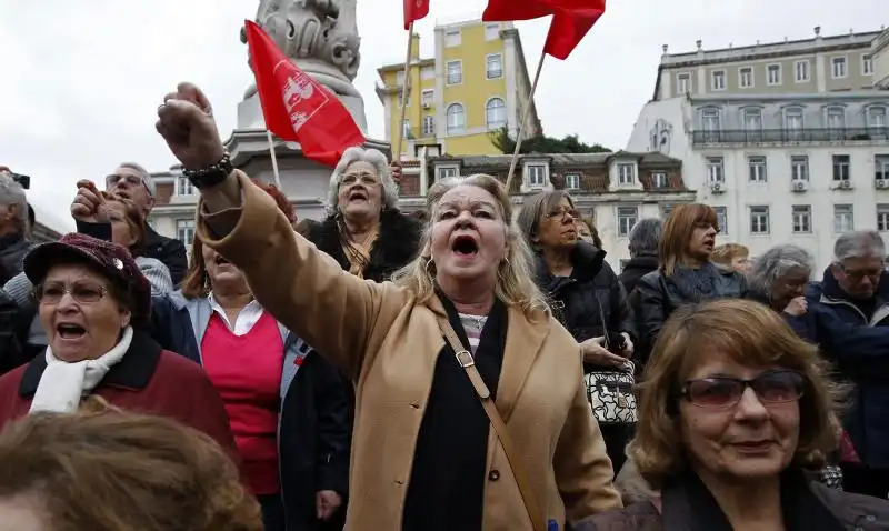 PROTESTE IN PORTOGALLO CONTRO LA TROIKA E L AUSTERITY 