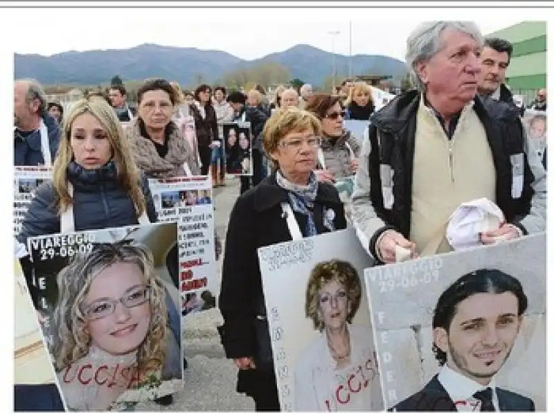 RICORDO DELLE TRENTADUE  VITTIME DEL ROGO DI VIAREGGIO