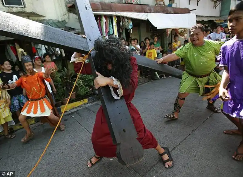 RIEVOCAZIONI DELLA PASSIONE DI CRISTO NELLE FILIPPINE 