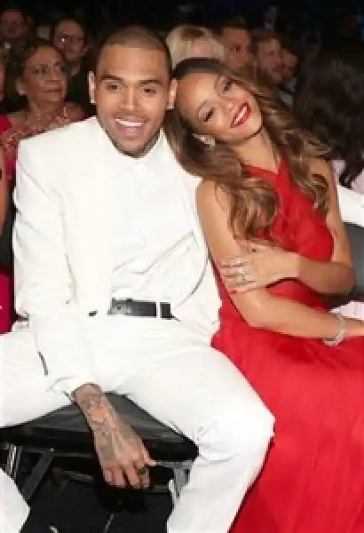 RIHANNA E CHRIS BROWN