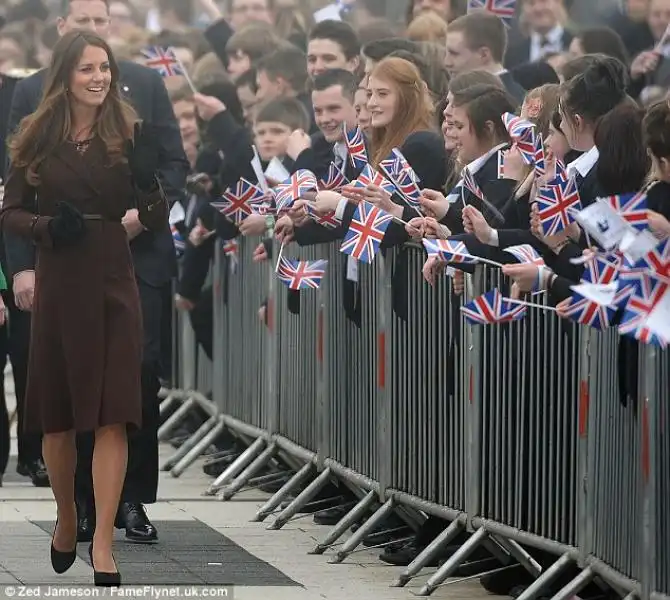 STUDENTI SALUTANO KATE 