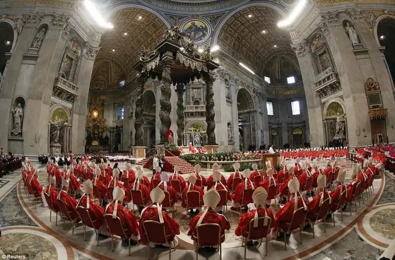 VATICANO I CARDINALI A RACCOLTA 