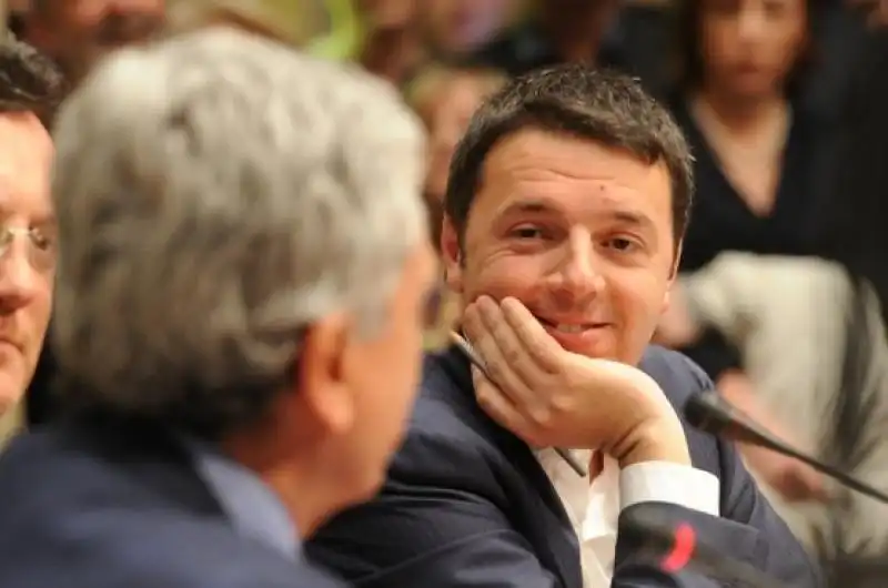 Matteo Renzi ascolta Massimo D Alema 