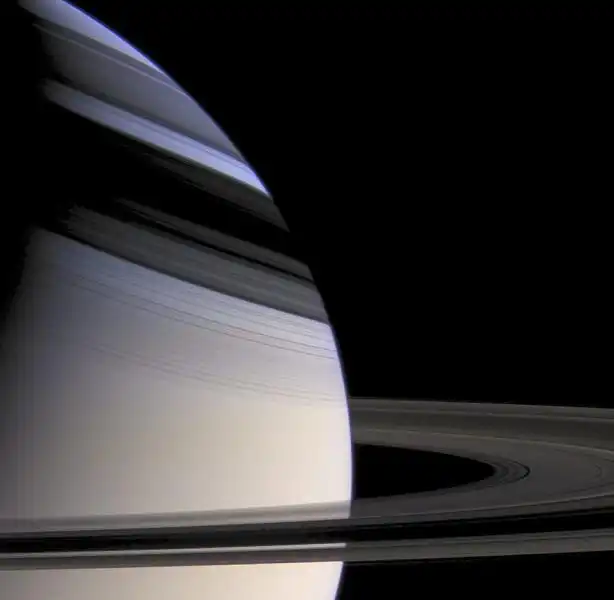 Gli anelli di Saturno visti da vicino 