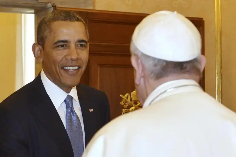 BARACK OBAMA INCONTRA PAPA FRANCESCO FOTO LAPRESSE 