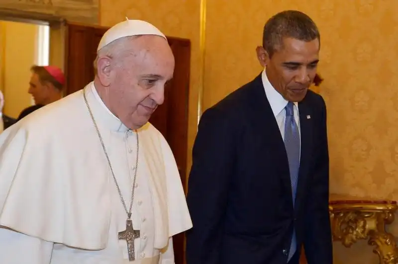 BARACK OBAMA INCONTRA PAPA FRANCESCO FOTO LAPRESSE 