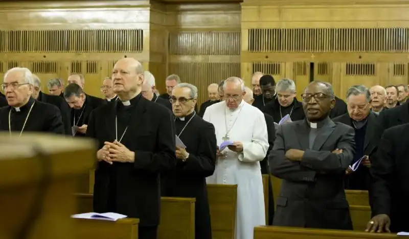 BERGOGLIO E GLI ESERCIZI SPIRITUALI INSIEME AI CARDINALI