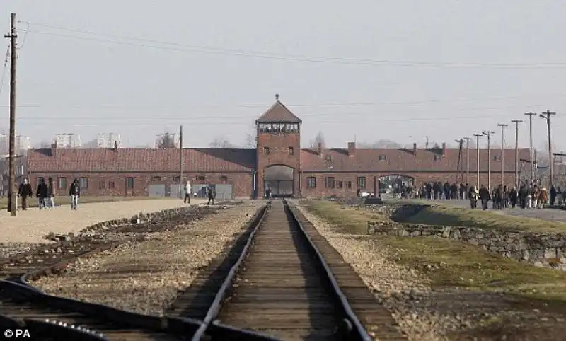 I BINARI DELLA MORTE AD AUSCHWITZ 