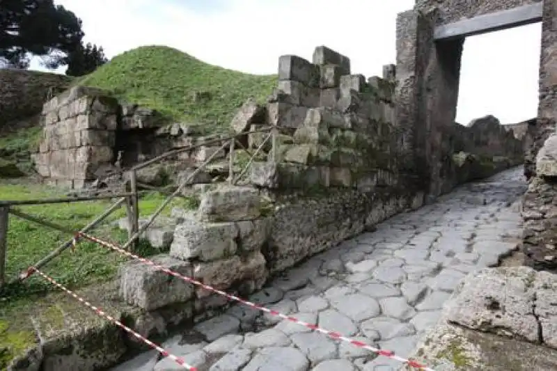 CROLLI A POMPEI 