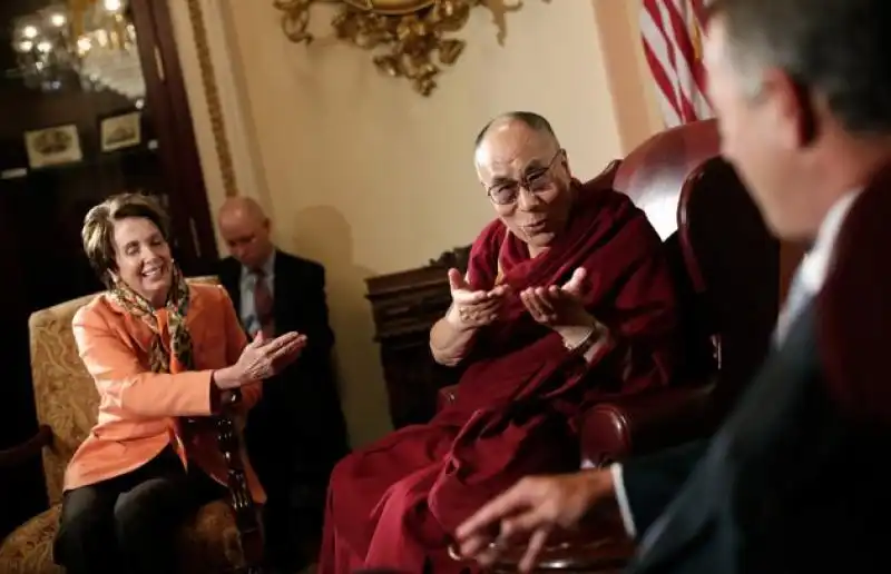 IL DALAI LAMA CON NANCY PELOSI E JOHN BOEHNER 