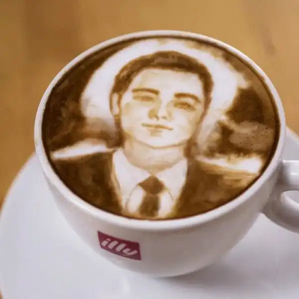 Leo DiCaprio nel cappuccino 