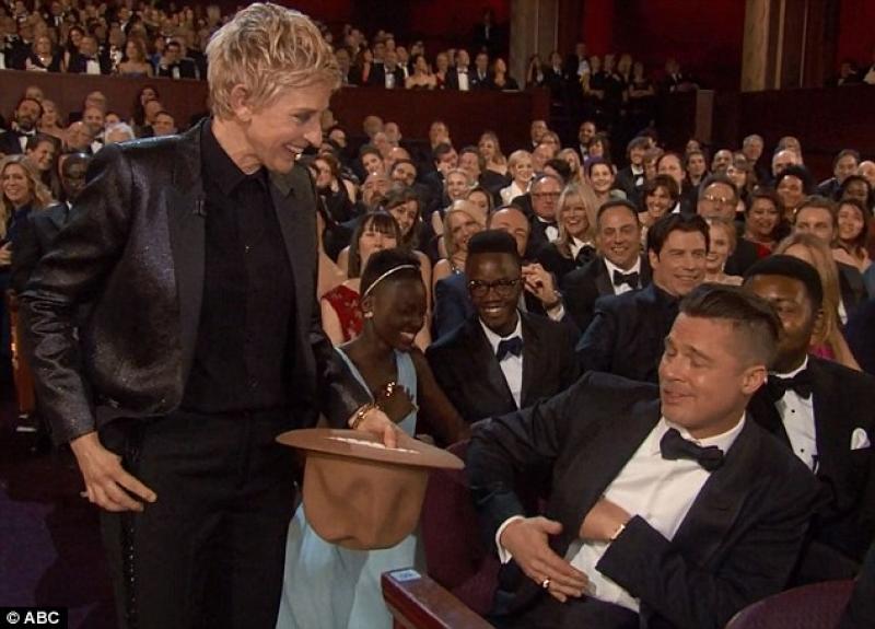 ellen degeneres raccoglie una colletta con il cappello di pharrell williams