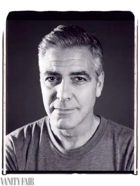 GEORGE CLOONEY FOTO DI CHUCK CLOSE PER VANITY FAIR 