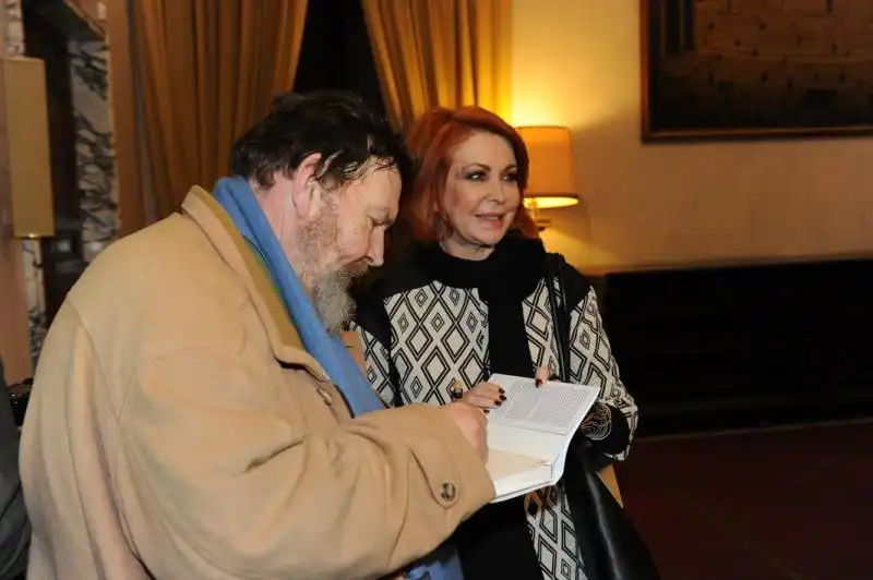 Giuliano Ferrara autografa per Marina Ripa di Meana 