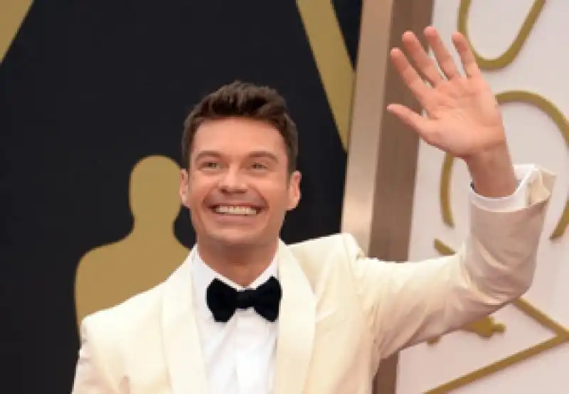 e host ryan seacrest was all smiles despite the weather 