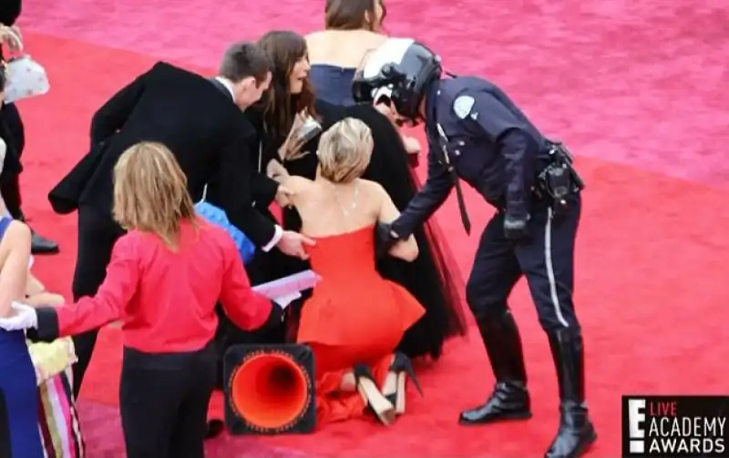 JENNIFER LAWRENCE CADE SUL RED CARPET 