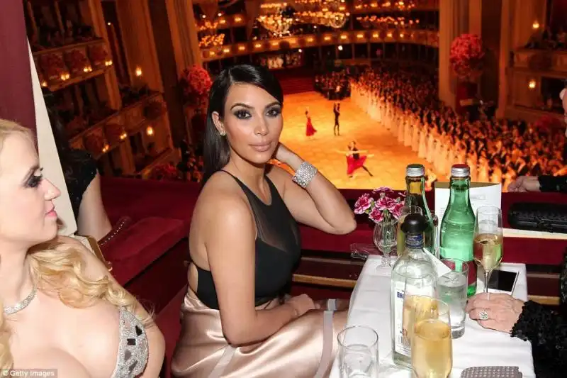 Kim Kardashian ha ricevuto cinquecentomila dollare per partecipare al Ballo viennese 