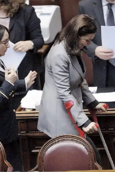 LAURA BOLDRINI CON LE STAMPELLE 