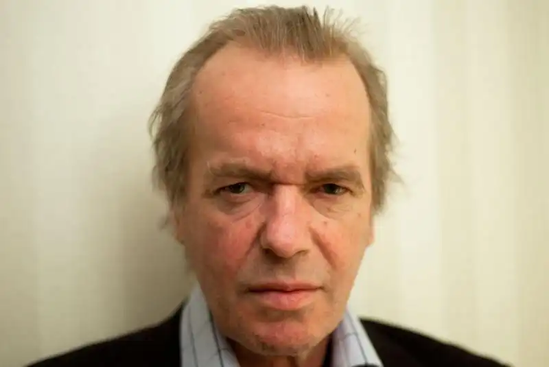 MARTIN AMIS