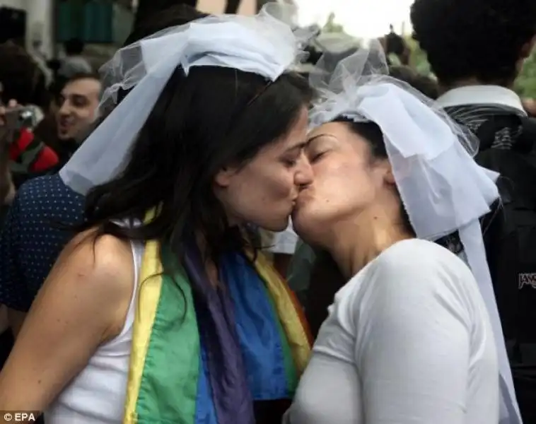 MATRIMONI GAY IN INGHILTERRA