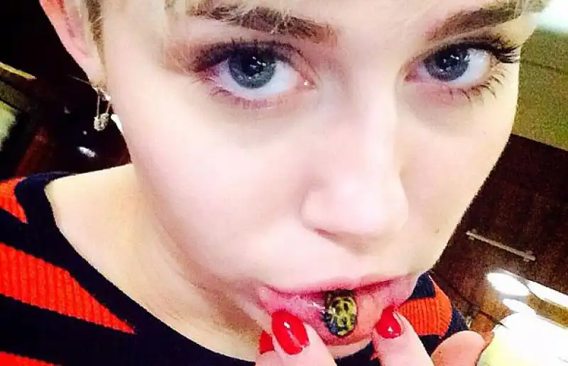 MILEY CYRUS TATTOO 