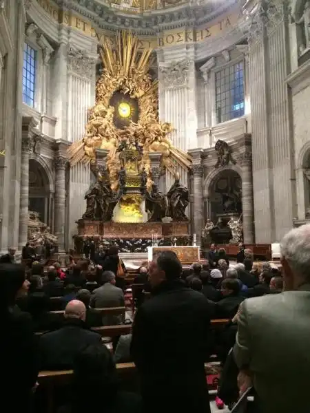 PARLAMENTARI A MESSA DAL PAPA FOTO DEL SENATORE STEFANO COLLINA 