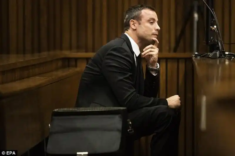 Pistorius pregava Dio che la sua fidanzata sopravvivesse 