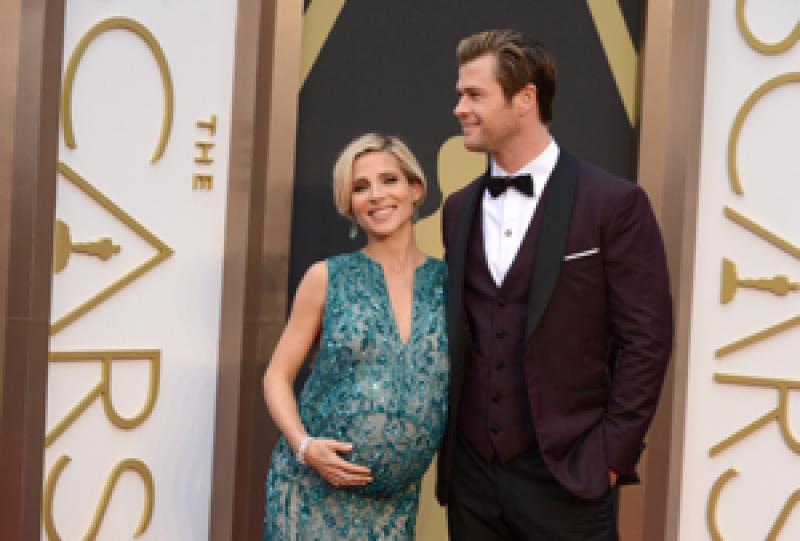 presenter chris hemsworth with his very pregnant wife elsa pataky