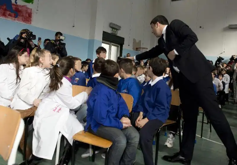 RENZI NELLA SCUOLA ELEMENTARE A SIRACUSA 