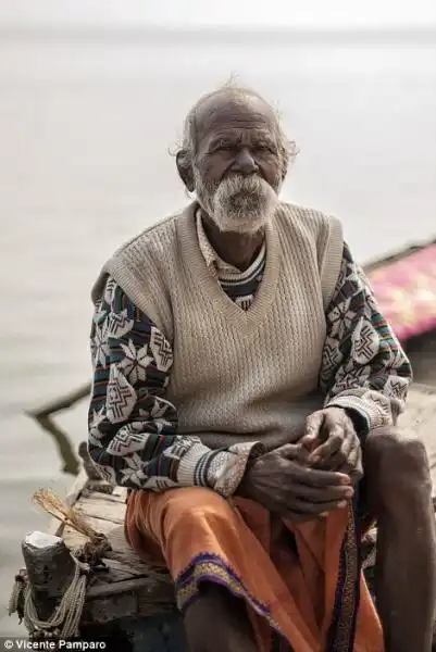 I SADHU SONO ASCETI MENDICANTI 