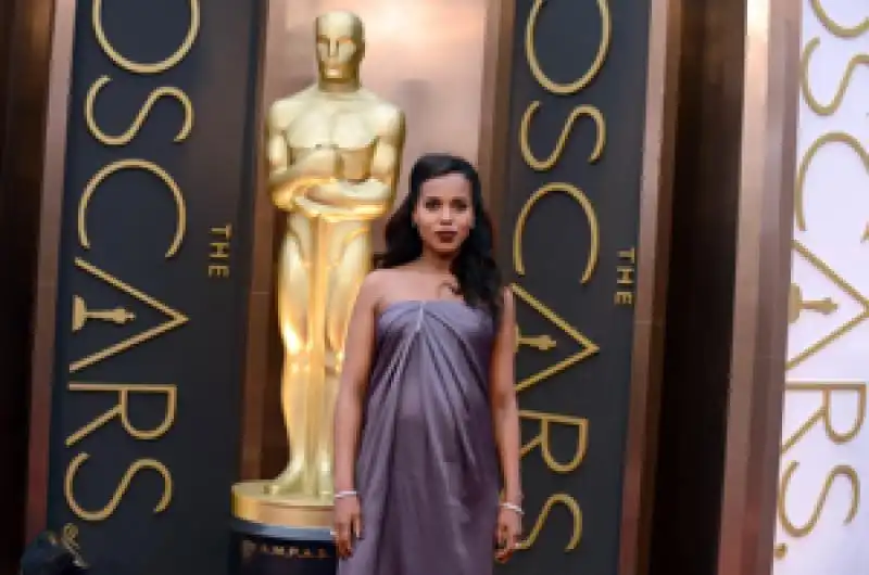 scandal star kerry washington draped her baby bump in jason wu 