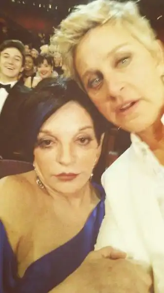 IL SELFIE HORROR DI ELLEN DEGENERES E LIZA MINNELLI 