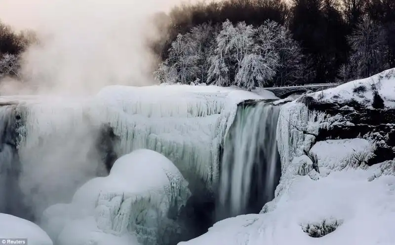 Lo spettacolo delle cascate gelate 