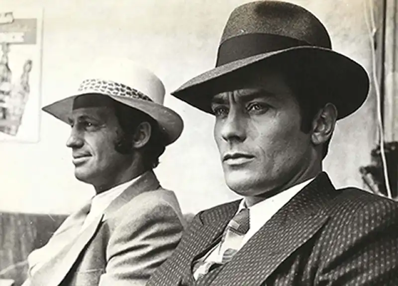 ALAIN DELON E BELMONDO CON IL BORSALINO