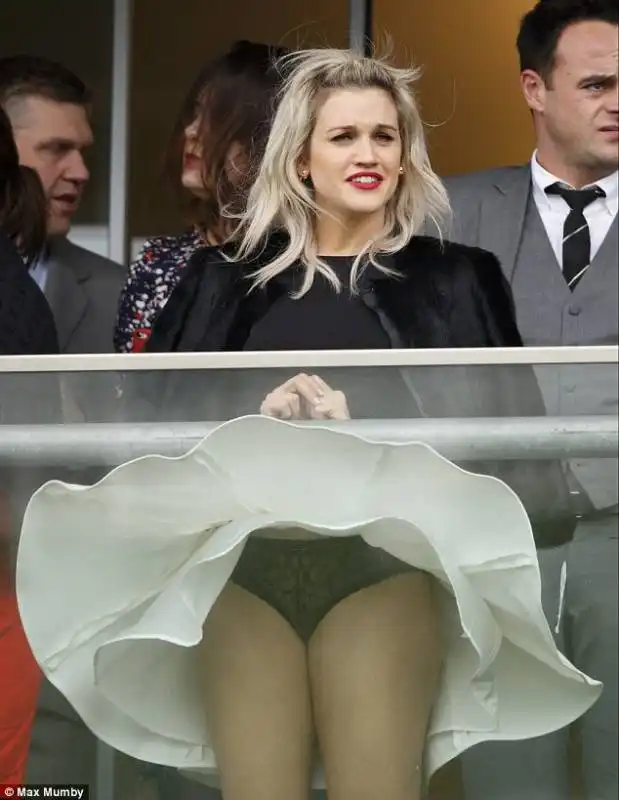 ashley roberts 2