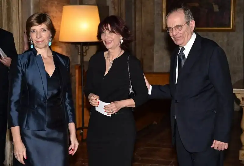 catherine colonna  il ministro pier carlo padoan e la moglie