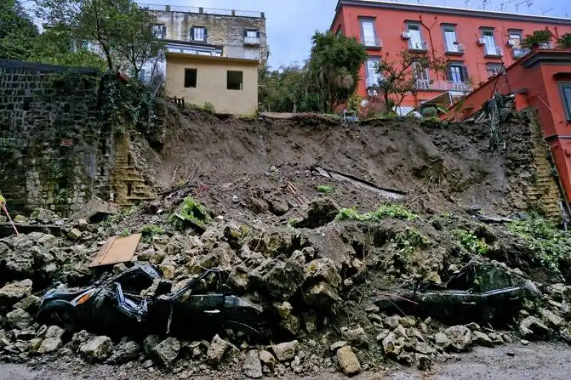 crollo a napoli