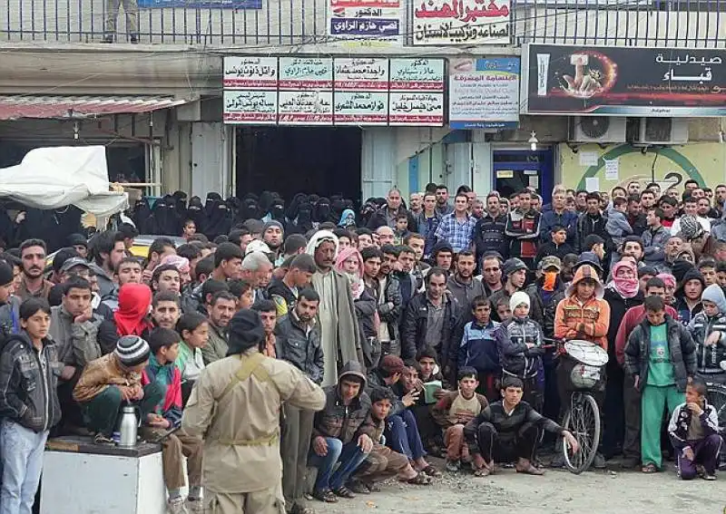 folla per lapidazione a mosul