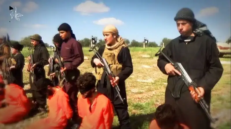 isis il bimbo e i coltelli per le decapitazioni  0 image a 12 1427659128785