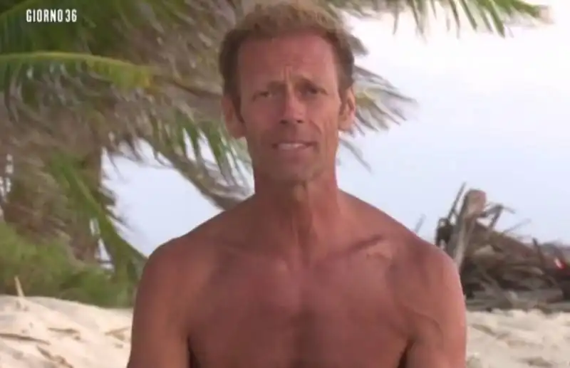 isola famosi rocco siffredi playa desnuda