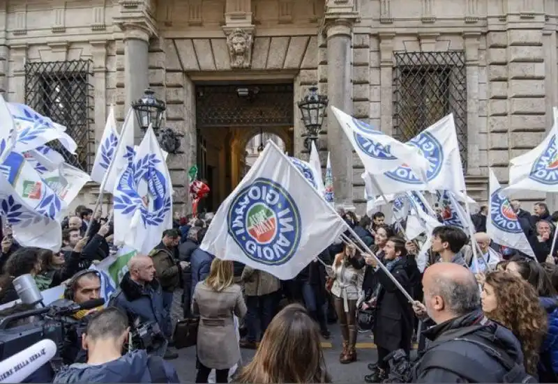 la festa per l'assoluzione di berlusconi in cassazione 6